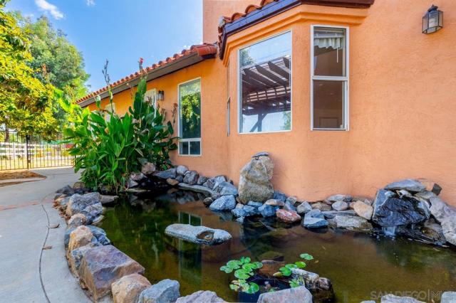 15091 Chemise Creek Rd, Ramona CA: https://media.crmls.org/mediaz/e25b608a-a5ec-41a0-b954-f2ec29cd76bf.jpg
