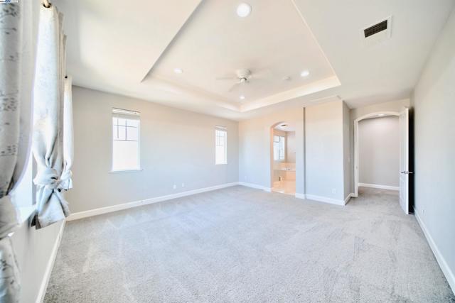 1069 Dry Creek Ct, Lathrop CA: https://media.crmls.org/mediaz/e25b80a4-fb9a-4ebc-9f6f-b5f226d29cbd.jpg