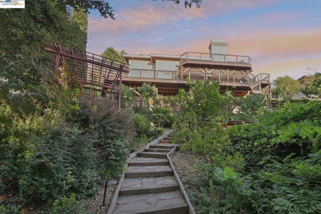 20340 Hunters Knls, Castro Valley CA: https://media.crmls.org/mediaz/e25b8f00-7f90-4964-93bf-323b8e285423.jpg