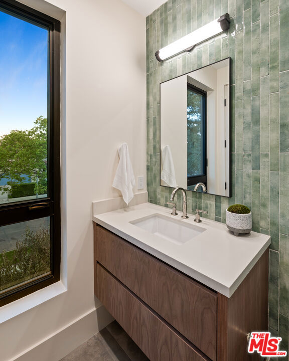 Drew Fenton | 565 Toyopa Drive Pacific Palisades CA | MLS: 7523707 Drew Fenton | 565 Toyopa Drive Pacific Palisades CA | MLS: 7523707