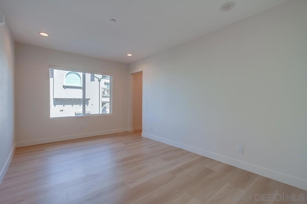 MLS #250032138SD img 25