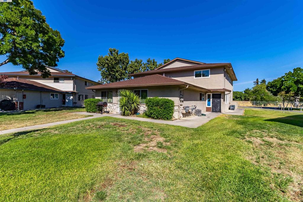 2404 Lemontree #1