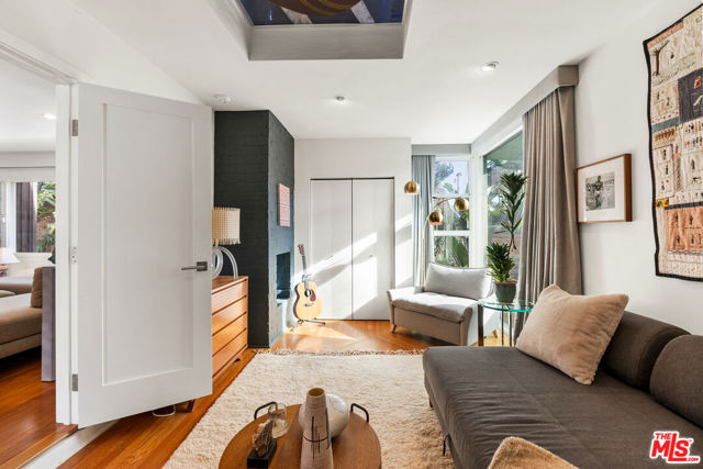 2316 Laurelmont Place, Los Angeles CA: https://media.crmls.org/mediaz/e25d3626-001e-401a-9ad7-c9bf374a7ccd.jpg
