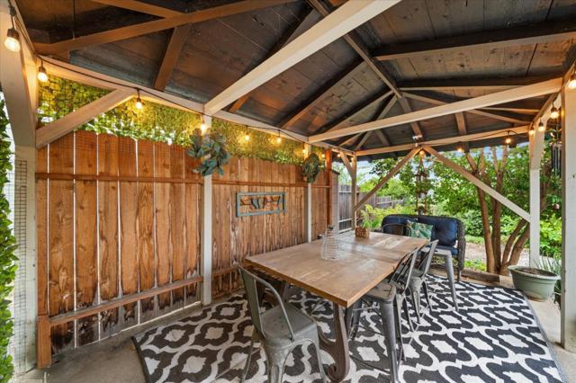 1901 Chestnut Street, Redding CA: https://media.crmls.org/mediaz/e25dbeef-57a4-46c7-bf04-da892ffb68a4.jpg