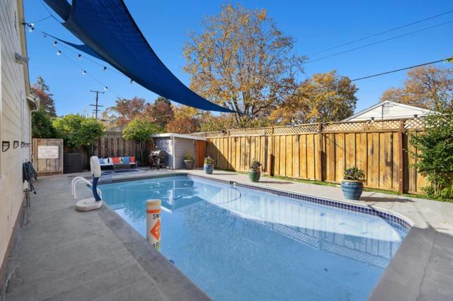 219 D Street, Redwood City CA: https://media.crmls.org/mediaz/e25dc3d0-37e8-49ae-b4d5-0acce3cb345e.jpg