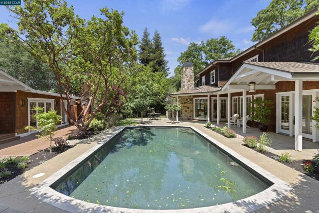 1754 Reliez Valley Rd, Lafayette CA: https://media.crmls.org/mediaz/e25e1530-212c-4640-aa9a-3a700fc17640.jpg