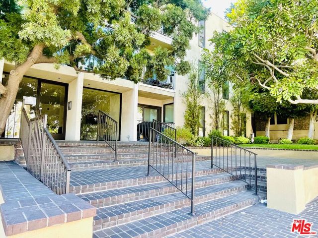 11789 Montana Ave #12, Los Angeles, CA 90049