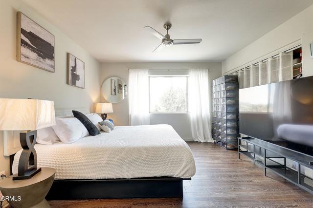 1998 Barnett Way, Los Angeles CA: https://media.crmls.org/mediaz/e25e5307-3f2a-41c9-ba8c-e609520d2565.jpg