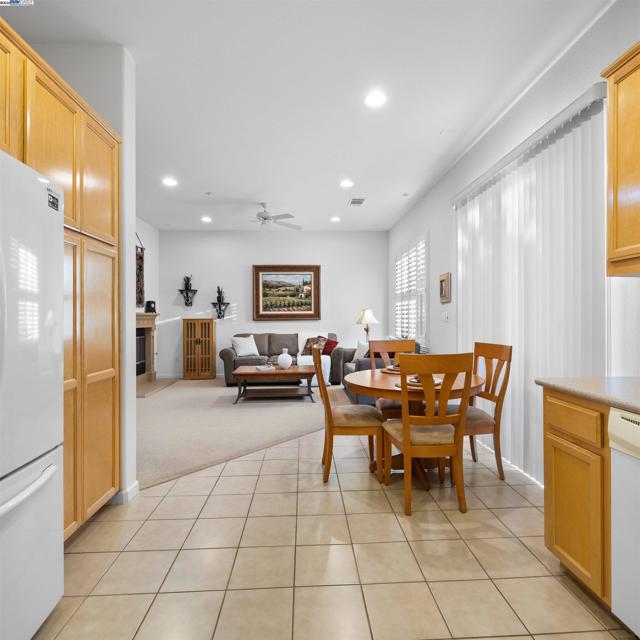 443 Collis St, Brentwood CA: https://media.crmls.org/mediaz/e25e747f-5098-4476-a4d5-9a7af95c3a77.jpg