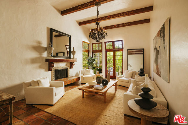 2942 Passmore Drive, Los Angeles CA: https://media.crmls.org/mediaz/e25e9615-999c-450a-9f3e-e78a89a79b97.jpg