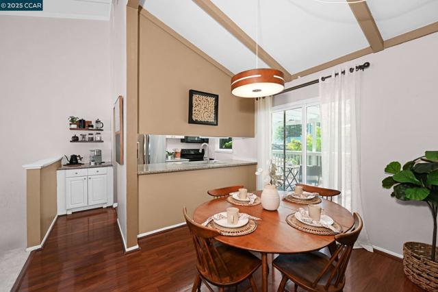 433 Ridgeview Dr, Pleasant Hill CA: https://media.crmls.org/mediaz/e25e9d85-078c-4a33-a672-6c17700c7caf.jpg