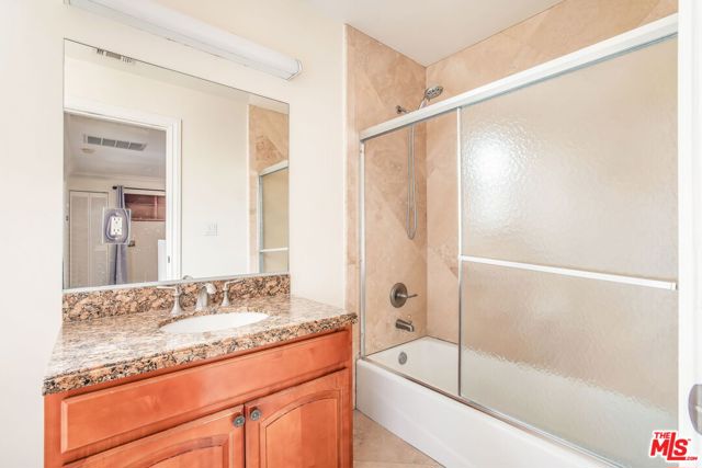 13743 Cordary Avenue, Hawthorne CA: https://media.crmls.org/mediaz/e25ebbe2-619c-43f5-893e-366754bffa37.jpg