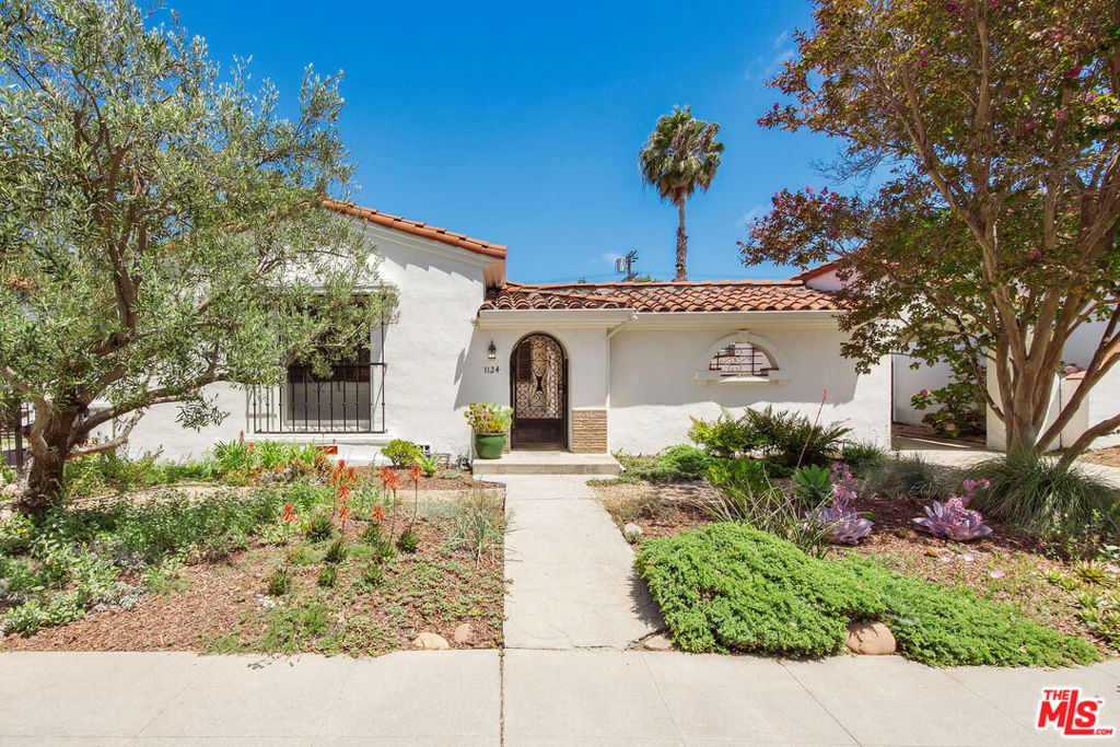 1124 Alvira Street