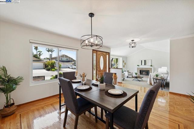 3284 Omega Cir, Pleasanton CA: https://media.crmls.org/mediaz/e2606d20-9911-4638-93f3-c798a46ee3a0.jpg