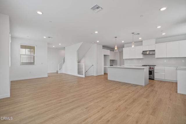 Detail Gallery Image 6 of 54 For 2364 Haley Point #103,  Ventura,  CA 93003 - 3 Beds | 3/1 Baths