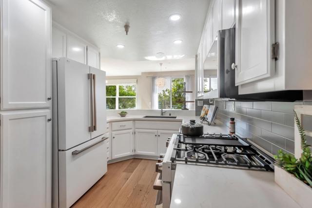 701 Baltic Circle, Redwood City CA: https://media.crmls.org/mediaz/e261c526-209b-490a-84a3-bf150c993f52.jpg