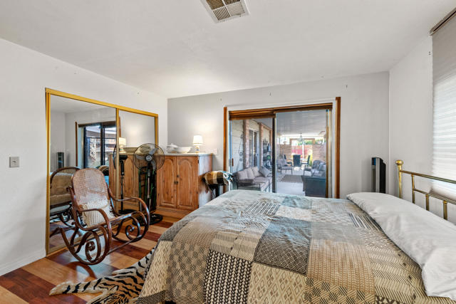 18 Calle De Las Nubes, Palm Springs CA: https://media.crmls.org/mediaz/e2622ea3-65f6-4d89-a31c-93738d3baea2.jpg