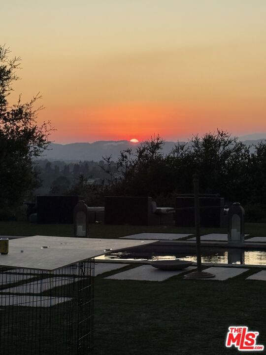 3396 Stone Ridge Lane, Los Angeles CA: https://media.crmls.org/mediaz/e262cf86-2a46-4202-b22d-27e5ed1977cf.jpg