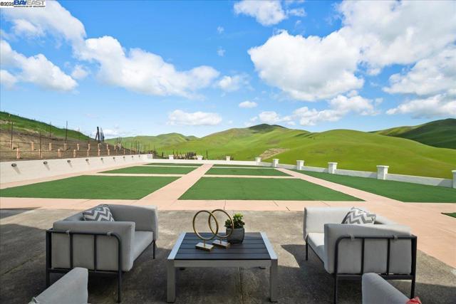 5388 Doolan Rd, Livermore CA: https://media.crmls.org/mediaz/e262dab8-93a4-4fb6-8a1f-20e89aa394d7.jpg