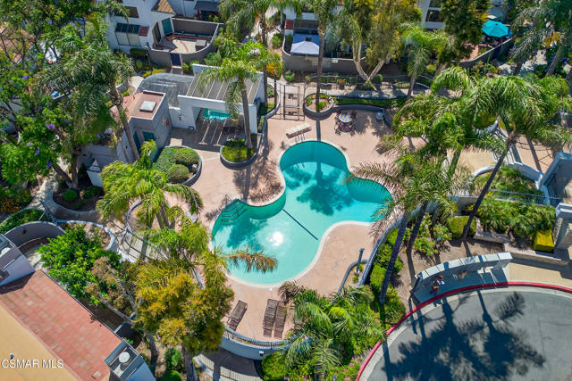 1182 Tivoli Lane, Simi Valley CA: https://media.crmls.org/mediaz/e2636e58-628d-4a25-97c7-92a7fe5cceb8.jpg