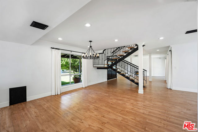 22619 Town Crier Road, Calabasas CA: https://media.crmls.org/mediaz/e2639d0f-3ad2-47d4-aea1-33eb07e2da79.jpg