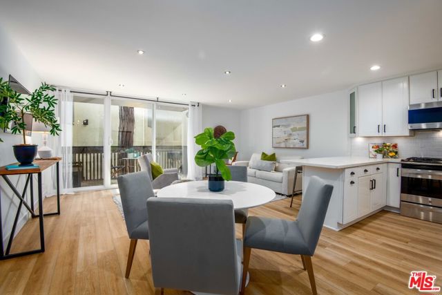 5901 Canterbury Drive, Culver City CA: https://media.crmls.org/mediaz/e2639ed5-545b-4d15-be89-b51bf054a26b.jpg