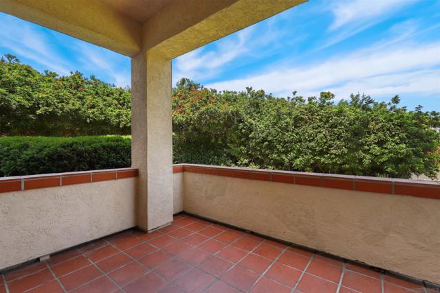 2870 Andover Ave, Carlsbad CA: https://media.crmls.org/mediaz/e263b827-61a7-423b-873a-8a172adcec0e.jpg