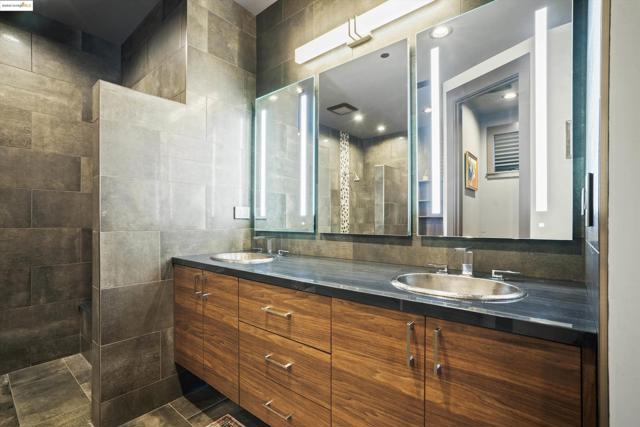 379 Yukon Way, Livermore CA: https://media.crmls.org/mediaz/e2647497-0b23-4540-854d-9f8c647a6d65.jpg