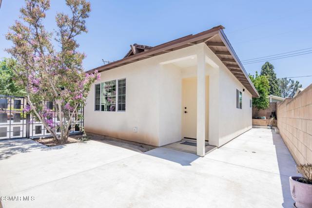 3242 Hereford Court, Simi Valley CA: https://media.crmls.org/mediaz/e264ea55-914b-4e3a-8f7f-1545ba095b54.jpg