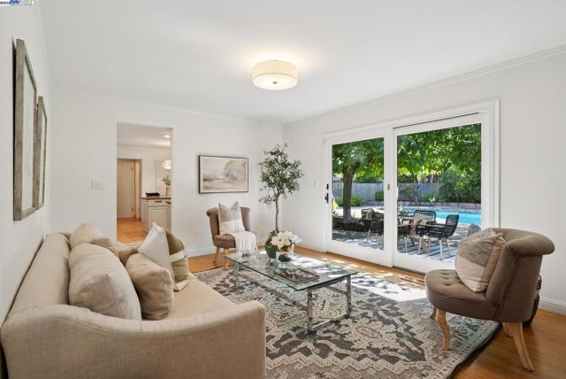 1515 Grove Way, Concord CA: https://media.crmls.org/mediaz/e265974e-3c36-404c-9120-661bc8cc980c.jpg