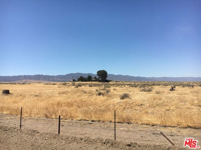 166 Russell Ranch Highway, New Cuyama CA: https://media.crmls.org/mediaz/e265aba8-dfaa-465e-a42b-869f6e0c9d24.jpg