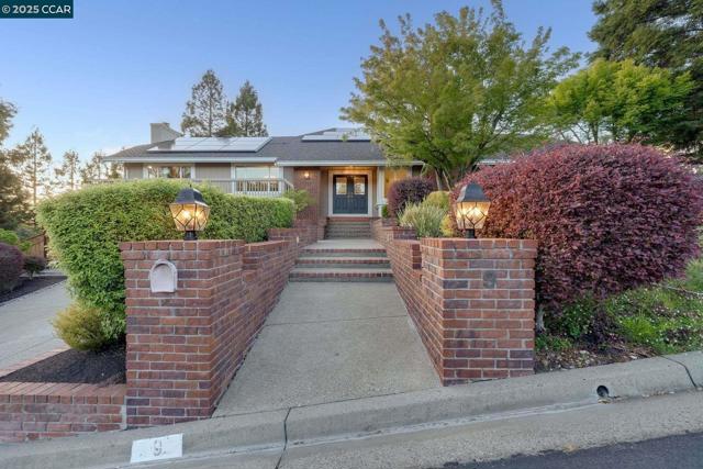 9 Irvine Drive, Moraga CA: https://media.crmls.org/mediaz/e2660688-b755-4f5e-909f-4b8244044a49.jpg