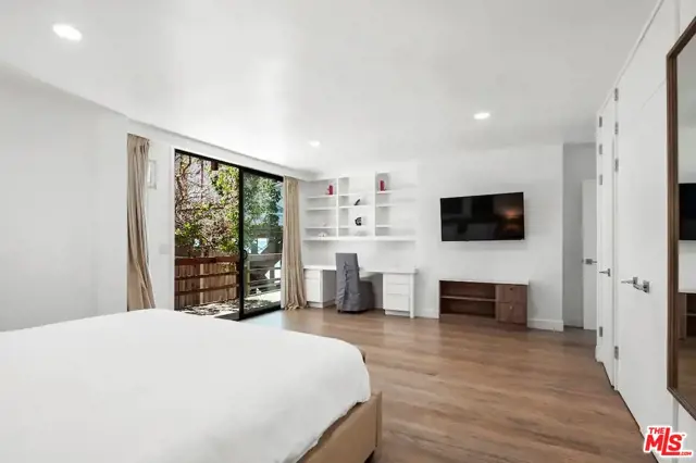24608 Malibu Road, Malibu CA: https://media.crmls.org/mediaz/e266496c-0cbf-48fd-811f-664fed6f73c8.jpg