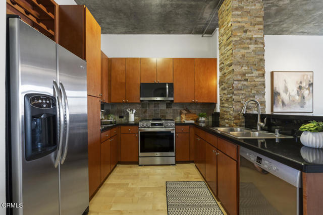 Detail Gallery Image 13 of 49 For 840 E Green St #217,  Pasadena,  CA 91101 - 2 Beds | 2 Baths