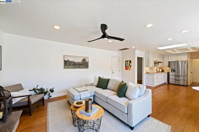 5720 San Juan Way, Pleasanton CA: https://media.crmls.org/mediaz/e266a6a3-ee40-447a-90af-39c159e8d121.jpg