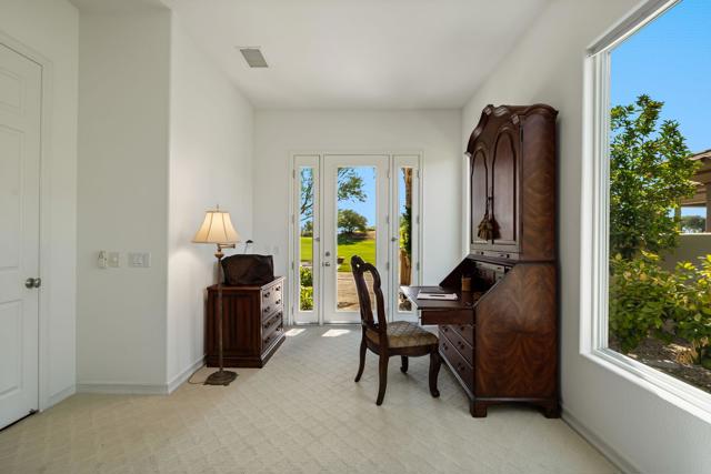 326 Loch Lomond Road, Rancho Mirage CA: https://media.crmls.org/mediaz/e2675194-513f-4766-810d-6df436170be4.jpg