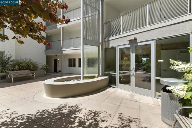 555 Ygnacio Valley Rd, Walnut Creek CA: https://media.crmls.org/mediaz/e2676237-434f-4861-b3e0-a9b8db3a67d1.jpg