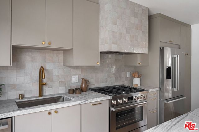 5215 Parkglen Avenue, Los Angeles CA: https://media.crmls.org/mediaz/e26769b4-41d3-4ceb-ae6f-ef6adeecfab5.jpg