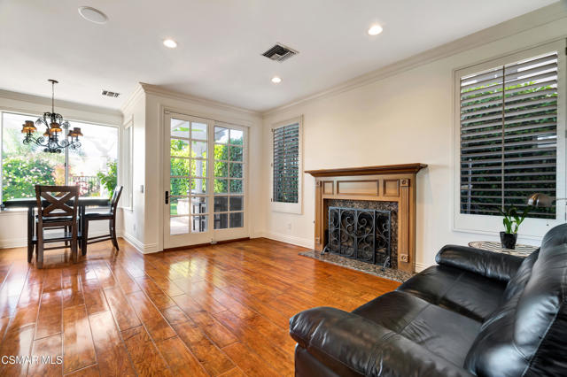 5177 Pesto Way, Oak Park CA: https://media.crmls.org/mediaz/e2678c3e-b7b9-4007-9125-7dcc69f7e328.jpg