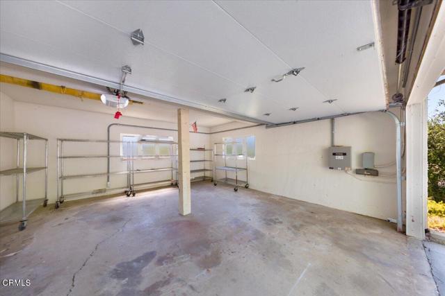 1372 Inverness Drive, Pasadena CA: https://media.crmls.org/mediaz/e267baf6-8462-43bc-bbd9-738b545e6d20.jpg