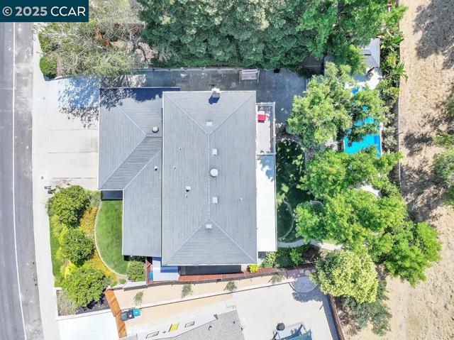 308 Bluerock Drive, Antioch CA: https://media.crmls.org/mediaz/e267d880-057a-4285-a943-d777ac023eab.jpg