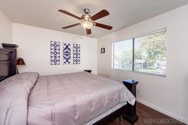 9855 Mission Greens Ct, Santee CA: https://media.crmls.org/mediaz/e267e3ec-44cb-499b-ba74-4157bb34ce26.jpg