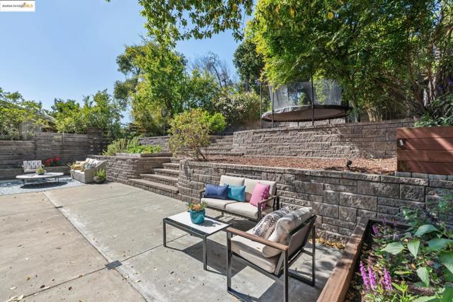 2847 Shasta Rd, Berkeley CA: https://media.crmls.org/mediaz/e267ff22-ae90-470f-921d-daeb4b62389d.jpg