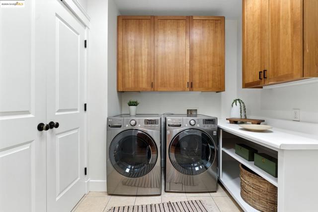 1020 Channing Ave, Palo Alto CA: https://media.crmls.org/mediaz/e26845f1-7b91-434d-b93a-4719ef50e860.jpg