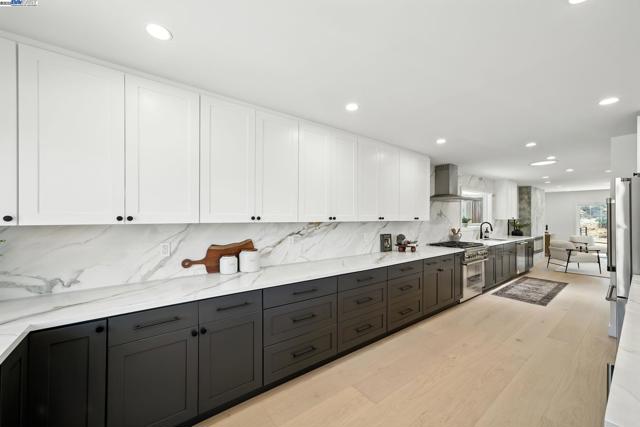 4253 Mirador Dr, Pleasanton CA: https://media.crmls.org/mediaz/e268e545-80a1-4d7f-b11d-c69817e2717c.jpg