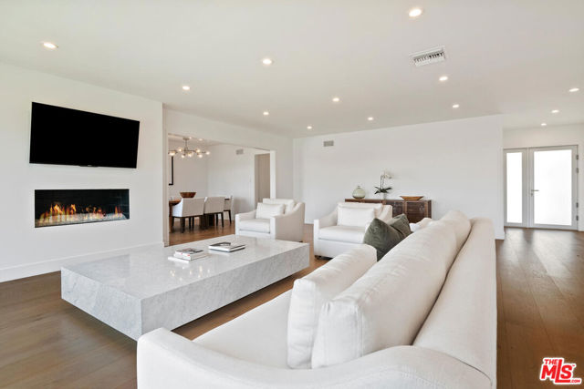 3482 Vista Haven Road, Sherman Oaks CA: https://media.crmls.org/mediaz/e268ef4a-22f5-4c79-8ad7-b52505412995.jpg