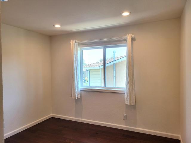 17089 Columbia Dr, Castro Valley CA: https://media.crmls.org/mediaz/e2690fcc-5267-4b5a-ae20-0055c3b4affa.jpg
