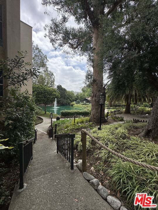 8316 Raintree Circle, Culver City CA: https://media.crmls.org/mediaz/e2693677-9541-410d-8766-16be7e47783a.jpg