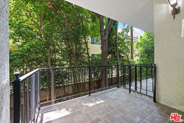 1375 Kelton Avenue, Los Angeles CA: https://media.crmls.org/mediaz/e26963f1-4085-4b1b-a840-896add0c0299.jpg