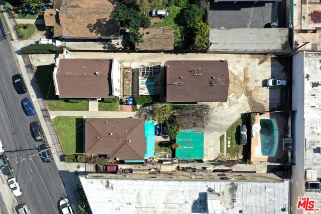 1822 Miramar Street, Los Angeles CA: https://media.crmls.org/mediaz/e269e78b-c3bd-4c5d-92a7-91a557f9c050.jpg